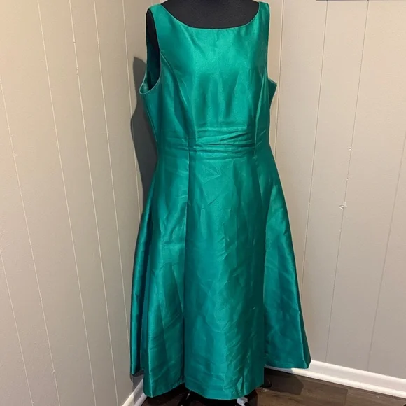 B36 Adrianna Papell Women’s Plus 16 Green Satin Sleeveless A-Line Maxi Dress - Picture 1 of 16